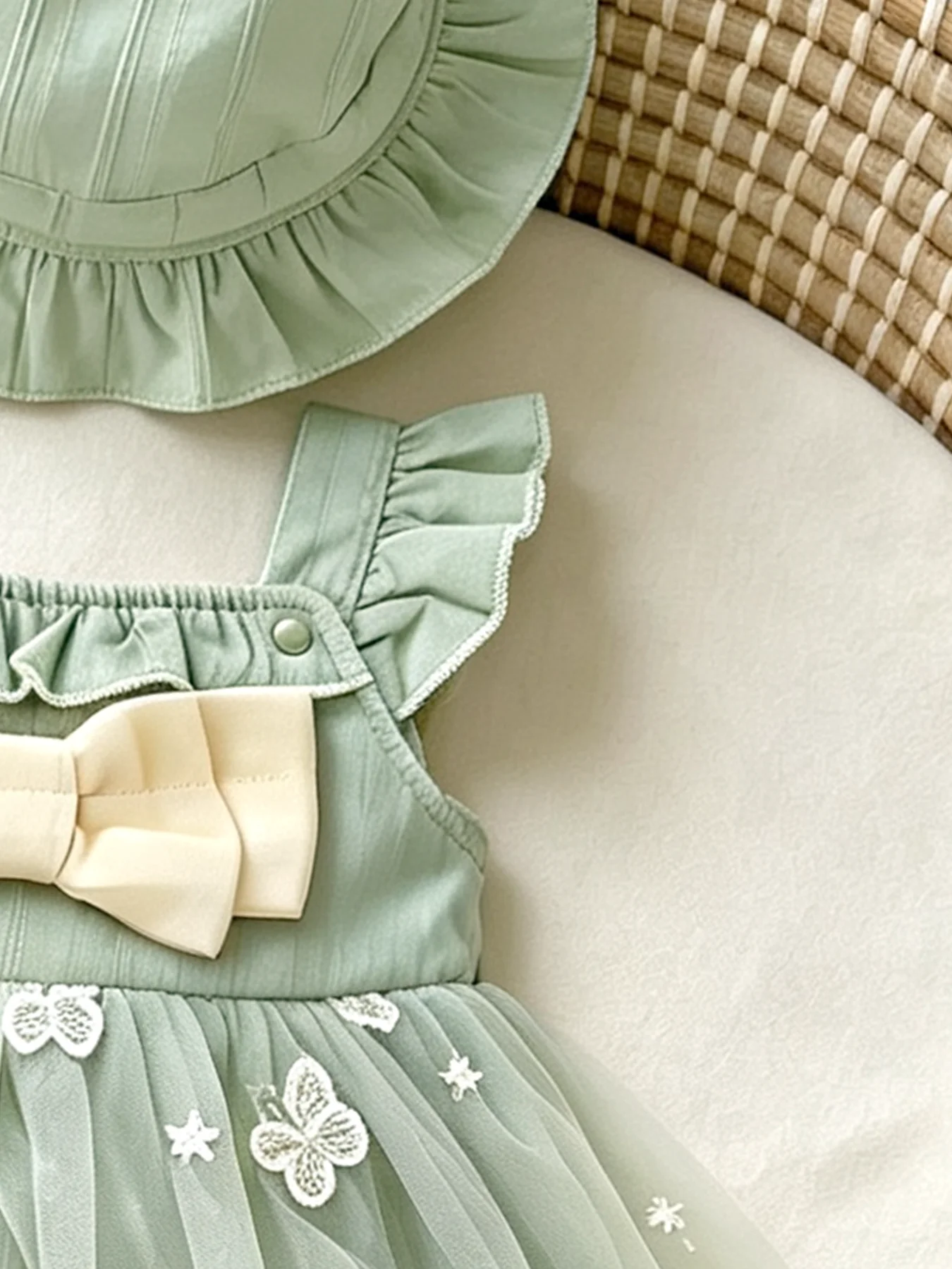 Baby-Mädchen-Kleid mit Schleife, grünen Flügelärmeln, Mesh, frisches Mädchen-Trägerkleid, Prinzessinnenkleid, zweiteiliges Set, Frühlings- und Sommerkleid – Detail 8