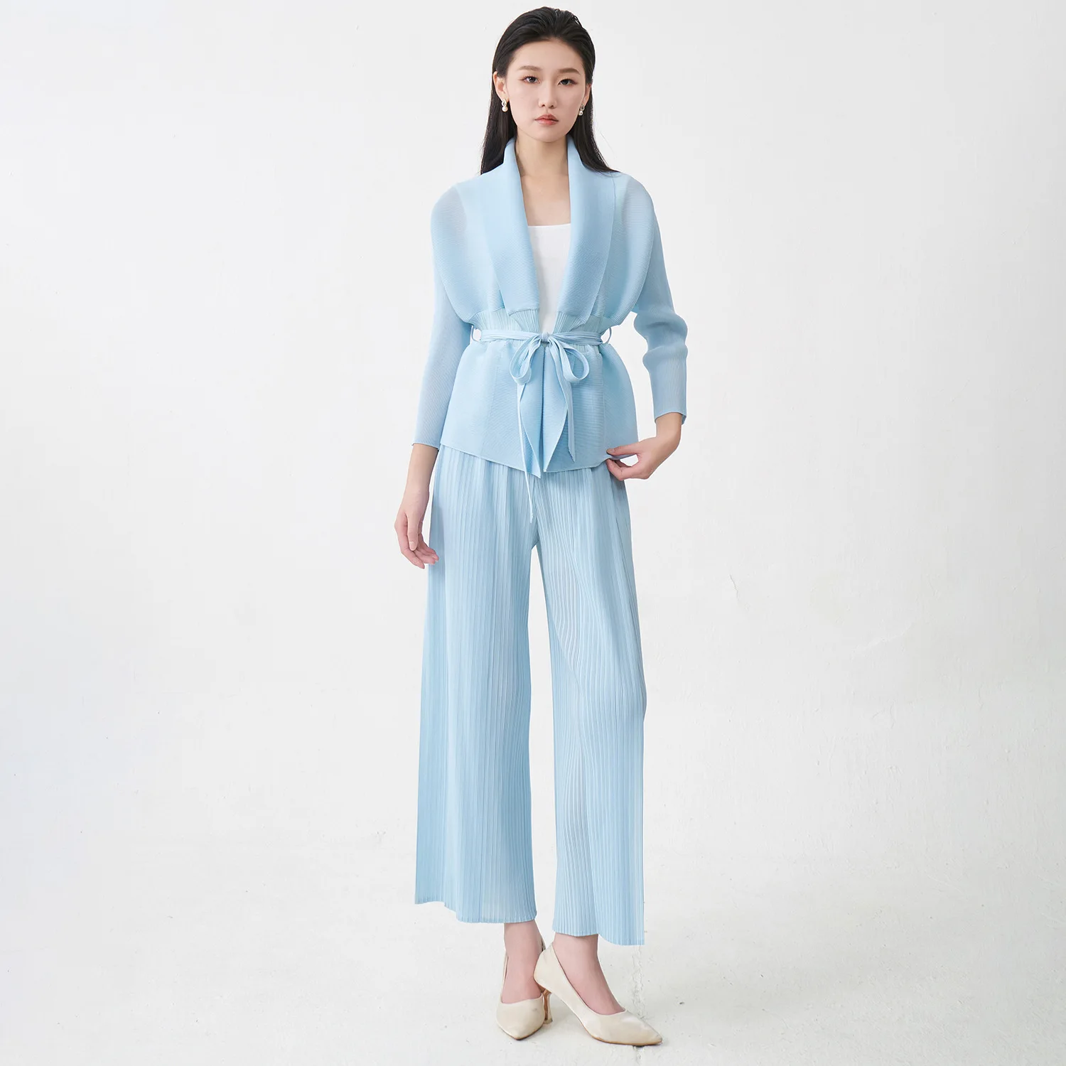 

Miyake Pleated Suit Women's High-end Autumn 2025 New Hot Selling Loose Lace Up Jacket Versatile Straight Leg Pants Two-piece Set