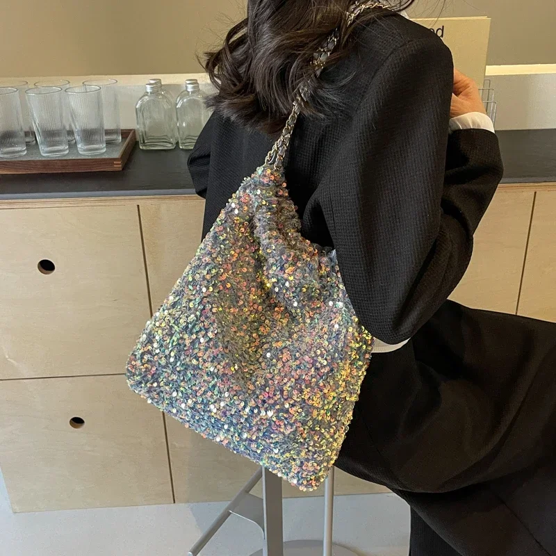 Bolsos de hombro brillantes y versátiles, bolsos femeninos con cerrojo de lentejuelas a la moda, a la venta, novedad de 2024, bolsos de hombro con sentido avanzado, paquete femenino