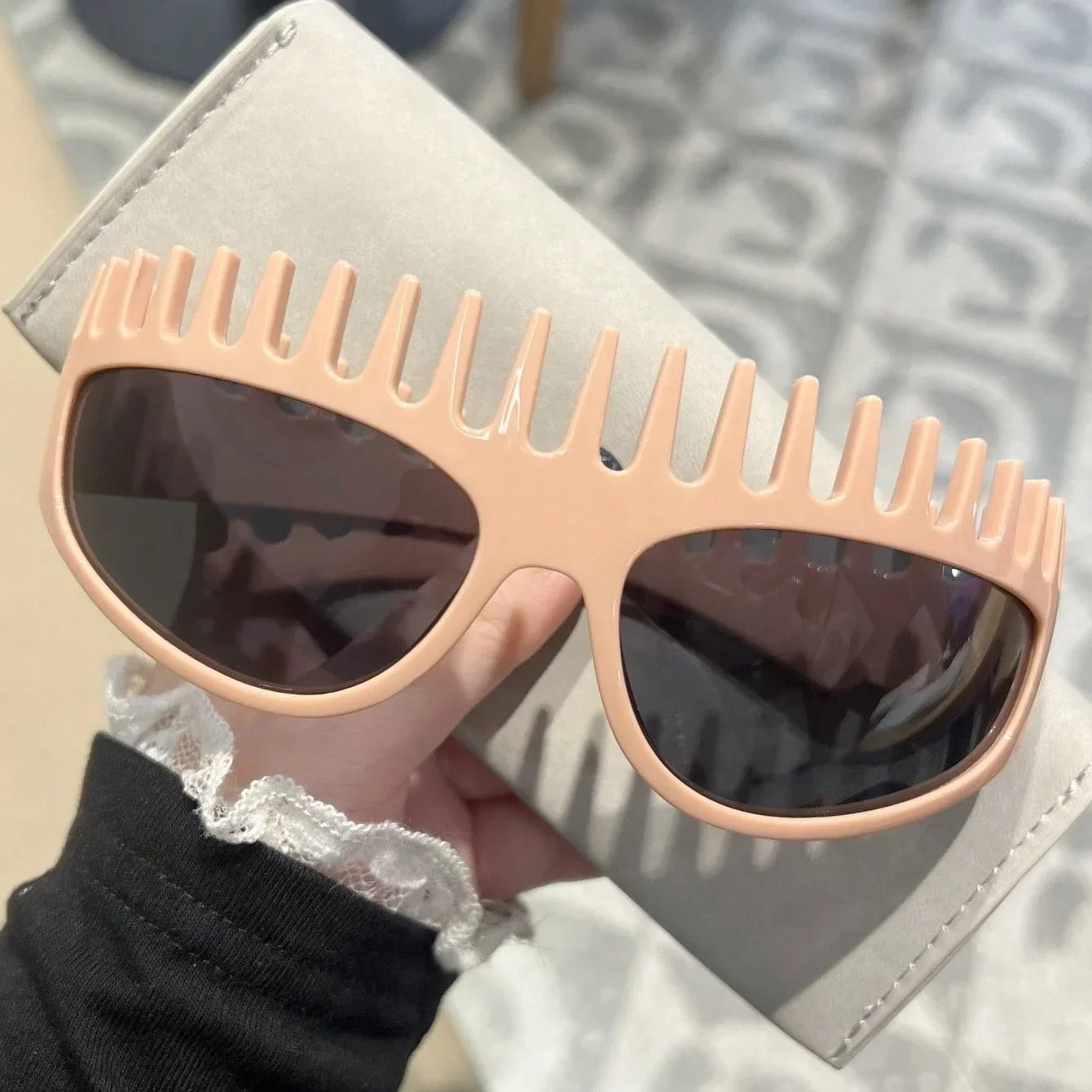 1 قطعة نظارات الموضة النسائية نمط جديد شخصية ملتوي مبالغ فيه عقال النظارات الشمسية الراقية العصرية نمط الشارع الأداء اليومي