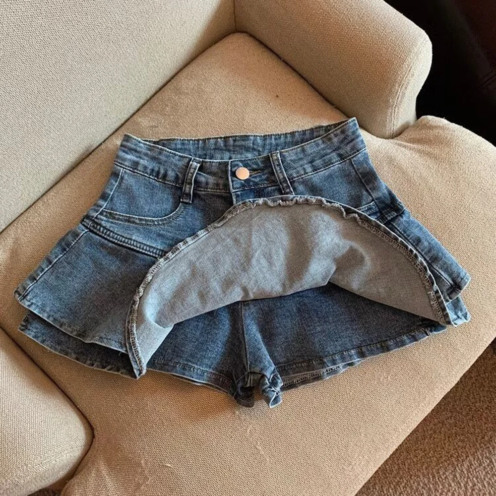 กระโปรงยีนส์สีน้ำเงินทรงเอ สไตล์เค้ก กระโปรงสั้นทรงเอไลน์ แต่งระบายสองชั้น เอวสูง ช่วยให้ดูผอมเพรียว สไตล์ Y2K สำหรับผู้หญิง ประจำปี 2025