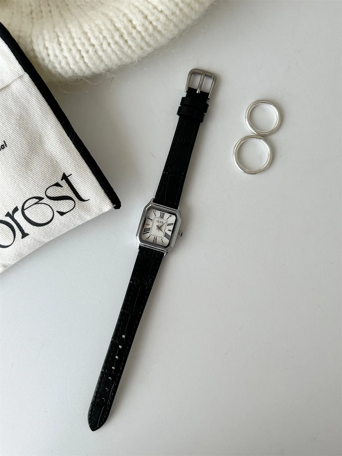 Retro Brand Fashionable Student Leather Strap Watch For Women Simple And Luxurious Timepiece Creative And Unique Gift For Women.