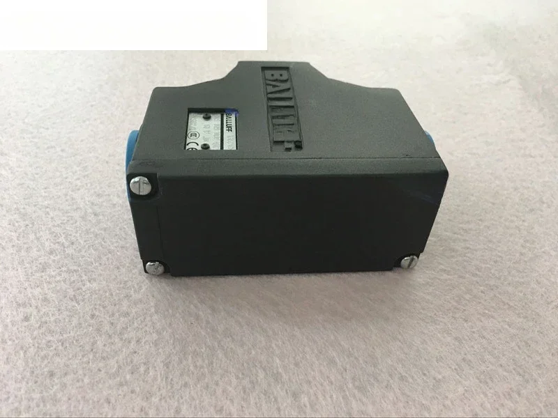 

Original genuine travel switch limit switch BNS819-B02-d12-61-12-3B