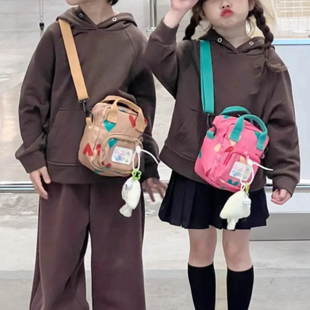 Korean Style Crossbody Shoulder Bag Love Heart Printed with Pendant Mini Dopamine Handbag Fashion Cartoon Children Messenger Bag