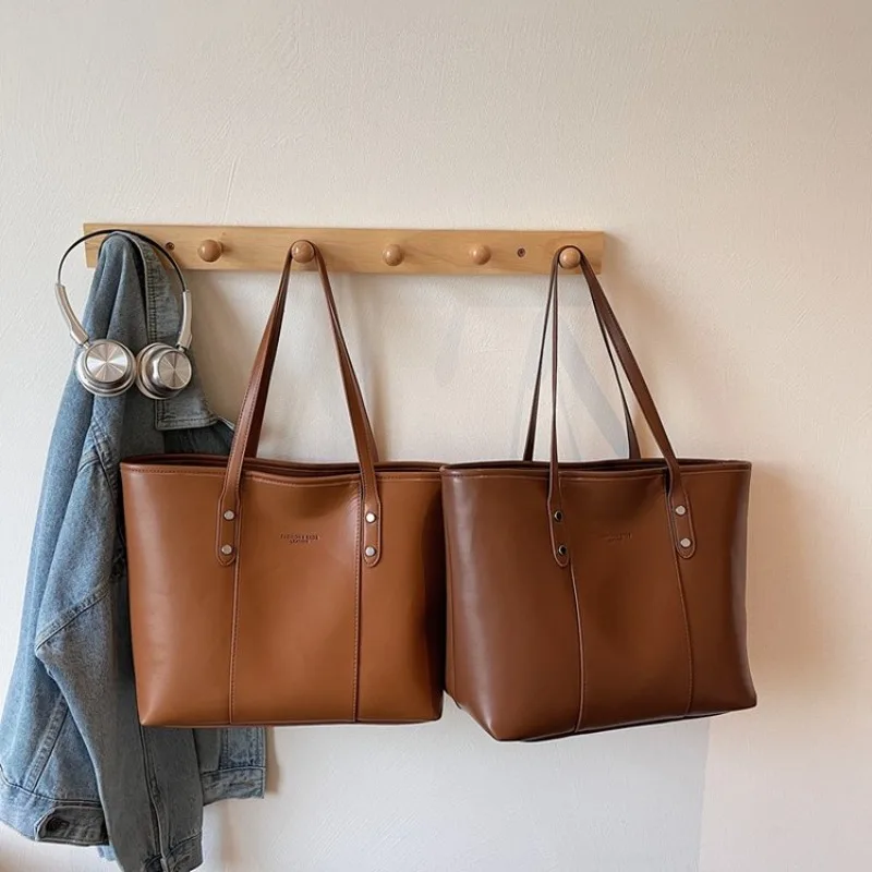 

Luxury Leather Vintage Designer Diaper Bag Elegant Minimalist Classic Tote For Women Stylish Shoulder Handbag