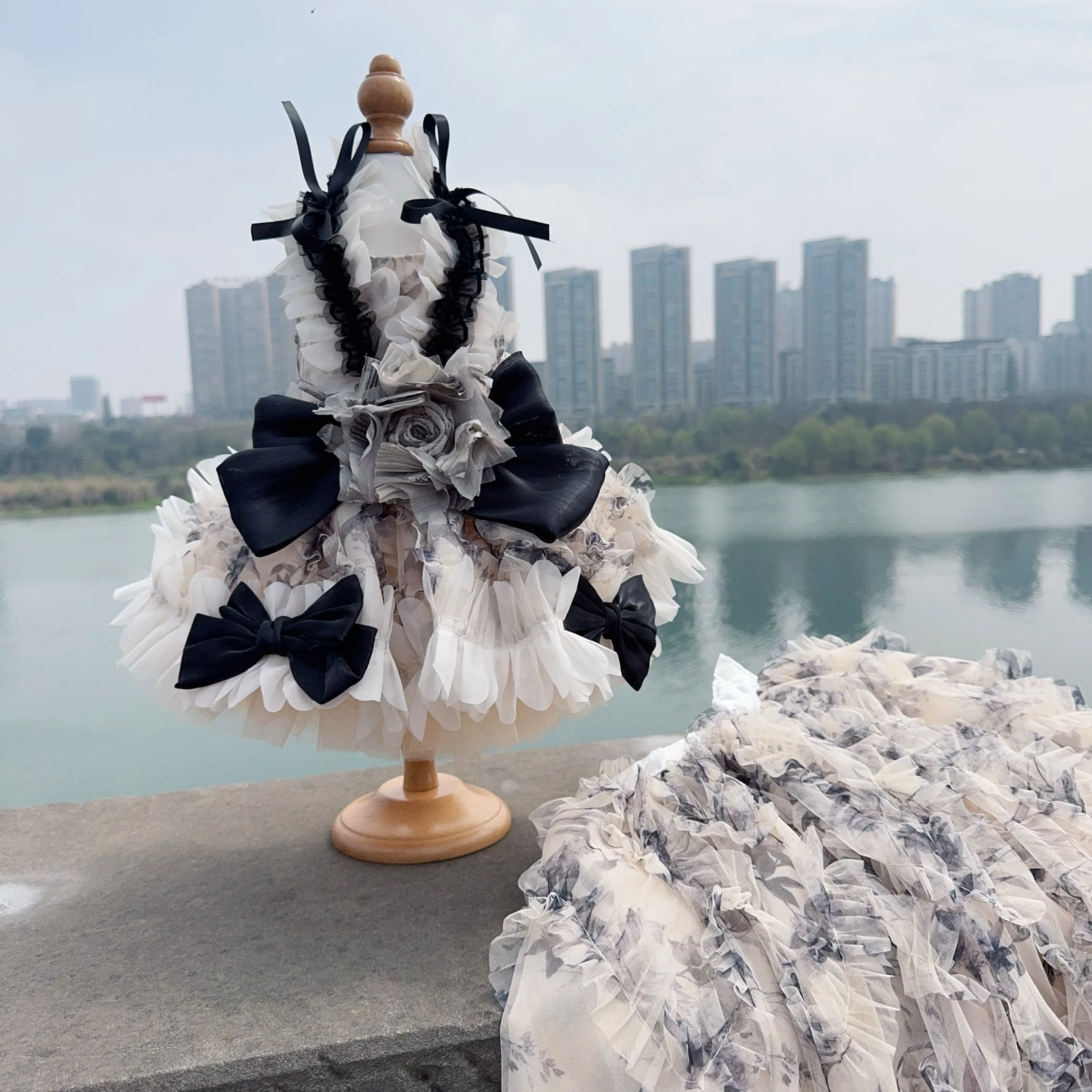 

Fine Handmade Pet Dog Clothes Fashion Luxury Gray Black Lace Flower Long Tail Party Dresses For Small Medium Dog Puppy Outerwear