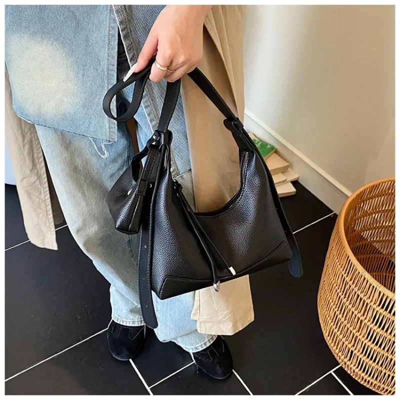 

Popular Women's Tote Bag Made of Durable Leather Luxury Brand Collection Famous Designer Influence for Chic Style