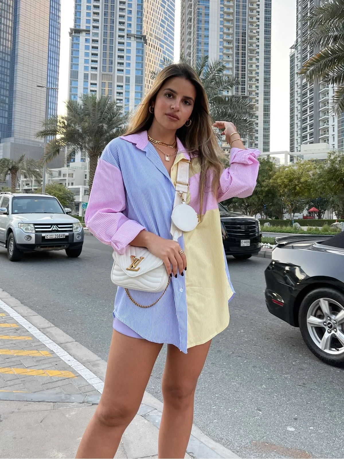 เสื้อเชิ้ตแขนยาวทรงหลวมลายทางสีตัดกันสไตล์ลำลองสำหรับผู้หญิง ปกเสื้อแบบปกเชิ้ตติดกระดุมแถวเดียว แฟชั่นฤดูใบไม้ผลิ-ฤดูร้อน ปี 2026