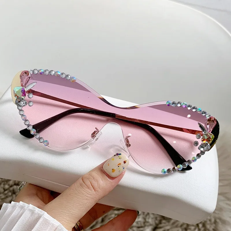 2025 New Fashionable Cat Eye Metal Inlaid Diamond Sunglasses Personalized Frameless Cutting Edge Women's Sunglasses