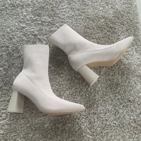 2025 शरद ऋतु सर्दियों बुना हुआ खिंचाव कपड़े मोजे जूते महिलाओं कम एड़ी छोटे जूते नुकीले पैर की अंगुली महिला टखने जूते आकार 42 10 best sales महिलाओं के लिए सॉक बूट - №3