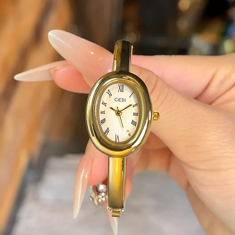 

Oval Bracelet Women's Watch Retro Premium Sense Simple Temperament Quartz Watch
