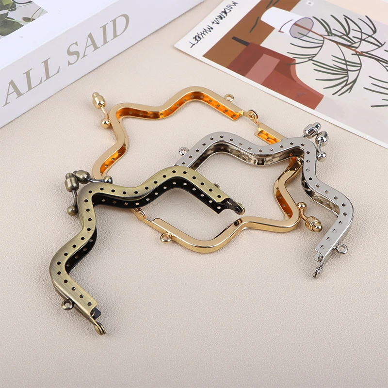 1Pc Vintage Pattern Metal Purse Frame Kiss Clasp Purse Clasp Frame Bag Kiss Clasp Lock Frame Buckle Bag Hardware Accessories