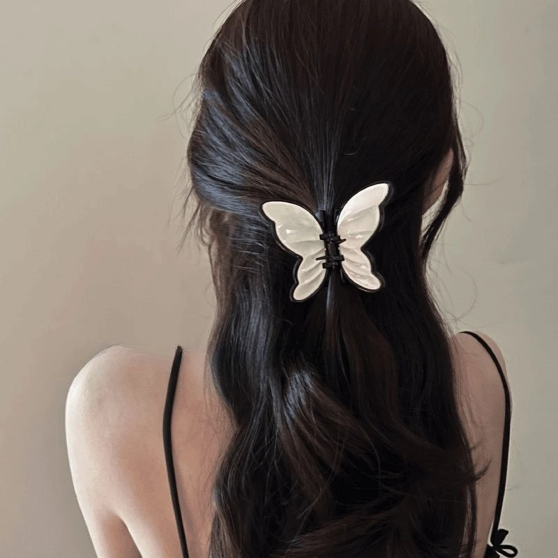 

Ultra-Ethereal Vintage French Acrylic Butterfly Clip Sweet and Sophisticated Niche Design Shark Clip for Women