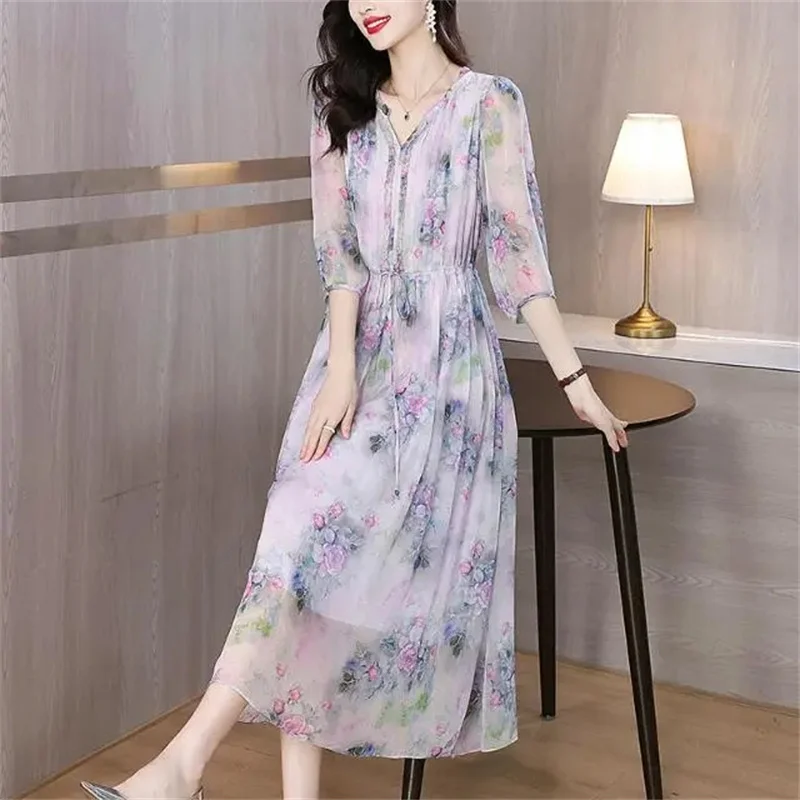 2024 Summer New High-grade Exotic Age-reducing Floral Ladies V-neck Five-point Sleeve Mulberry Silk Dress Lady