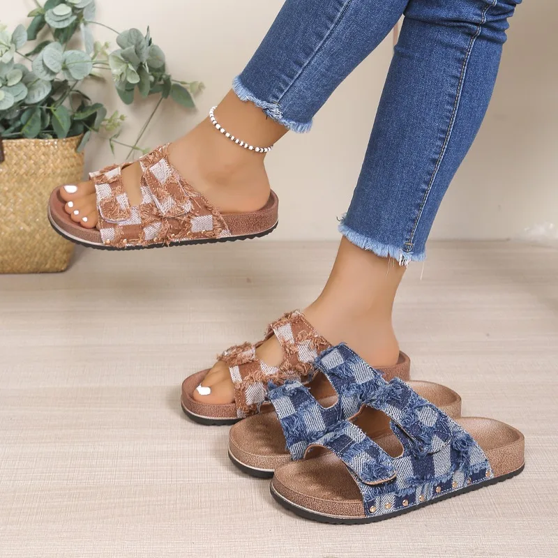

2026 New Women Thick Soled Slippers Summer Fashionable Round Toe Flat Bottom Female Beach Shoes Casual Comfortable Sandals