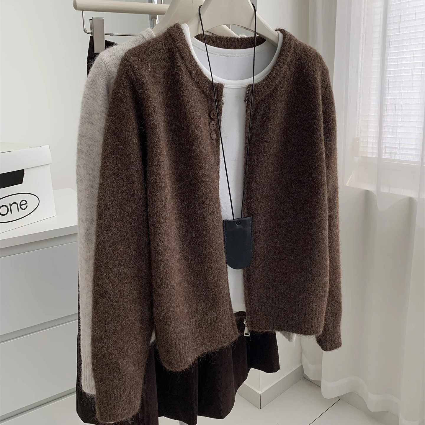 

Мягкий вязаный кардиган с тремя пуговицами, женский простой корейский стиль, свободный свитер на молнии с длинными рукавами, осенне-зимний трикотаж