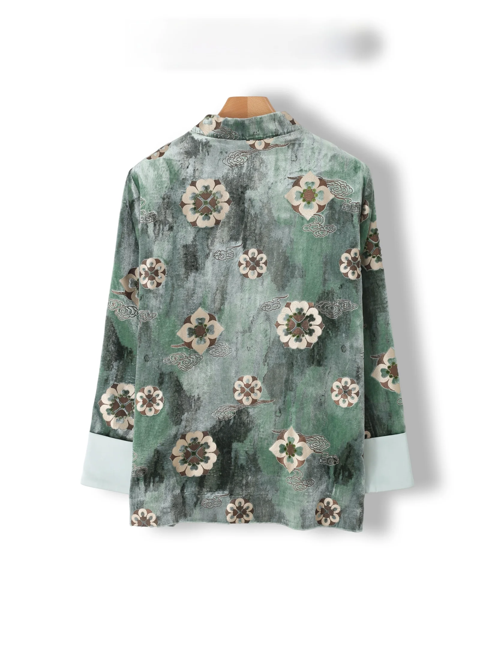 Retro Chinese Style Loose Fit Silk Jacket Women's Coat Floral Embroidery Large Version Elegant Fashionable Ladies Outerwear
