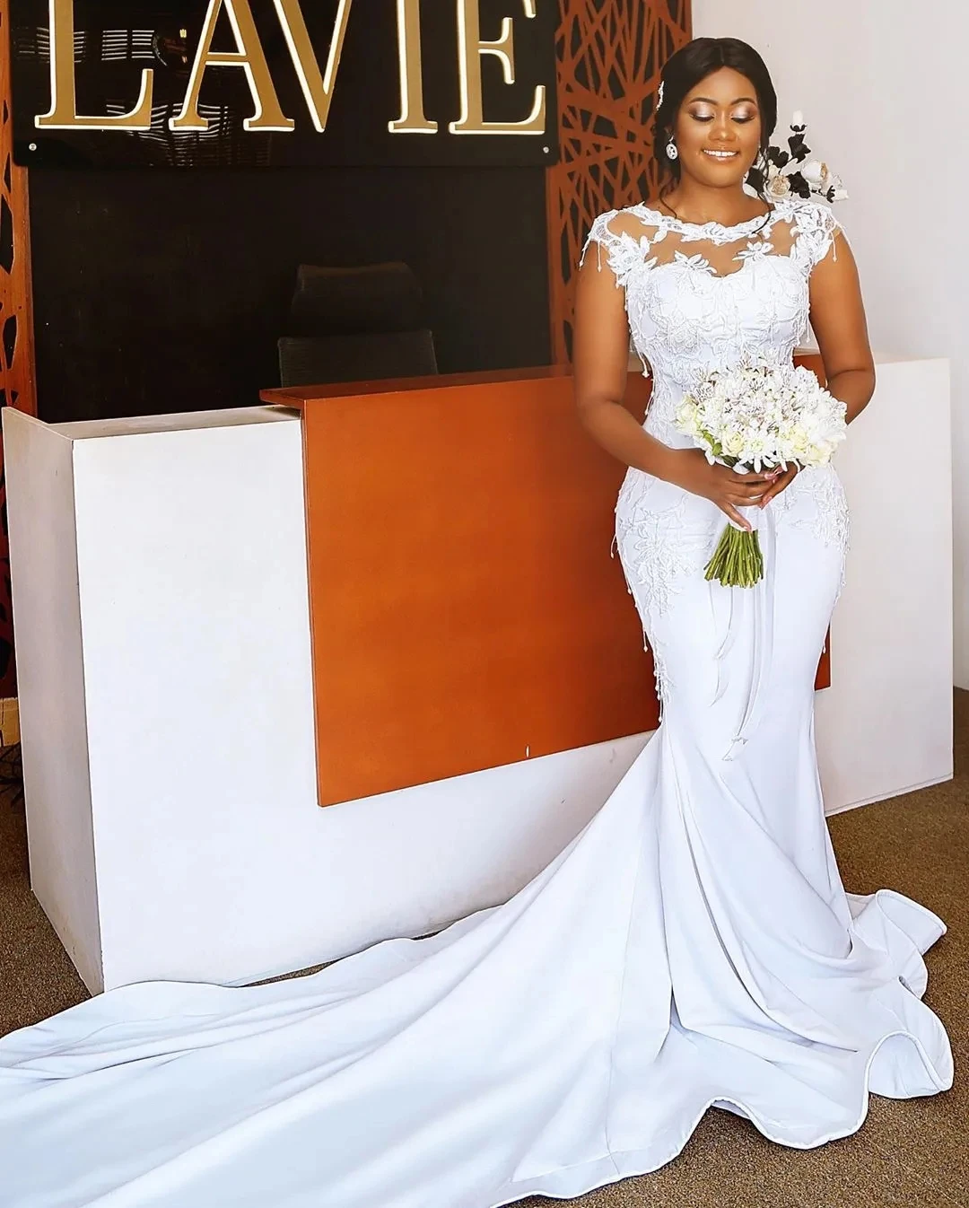 Maniche ad aletta abiti da sposa africani sirena Appliques trasparenti Plus Size abiti da sposa da donna per ragazze nere