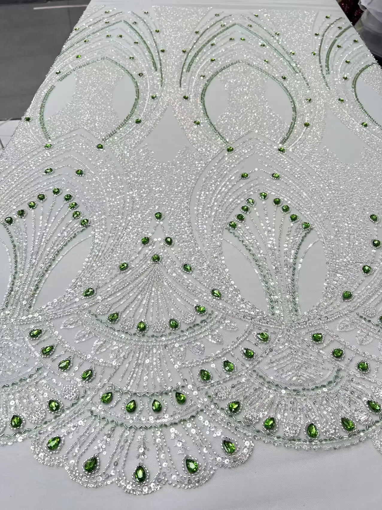Neues Design Elegante französische nigerianische Diamant-Perlen-Spitze, rosa afrikanischer Pailletten-Netzstoff für Brautkleider zum Nähen – Detail 5