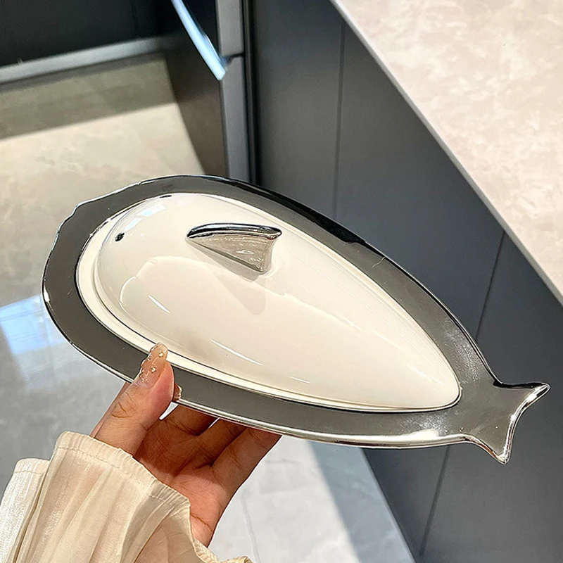 Fish-shaped Ceramic Butter Dish with Cover and Silver-plated Edge Butter Box Ceramic Cheese Storage Tray Kitchen Tableware