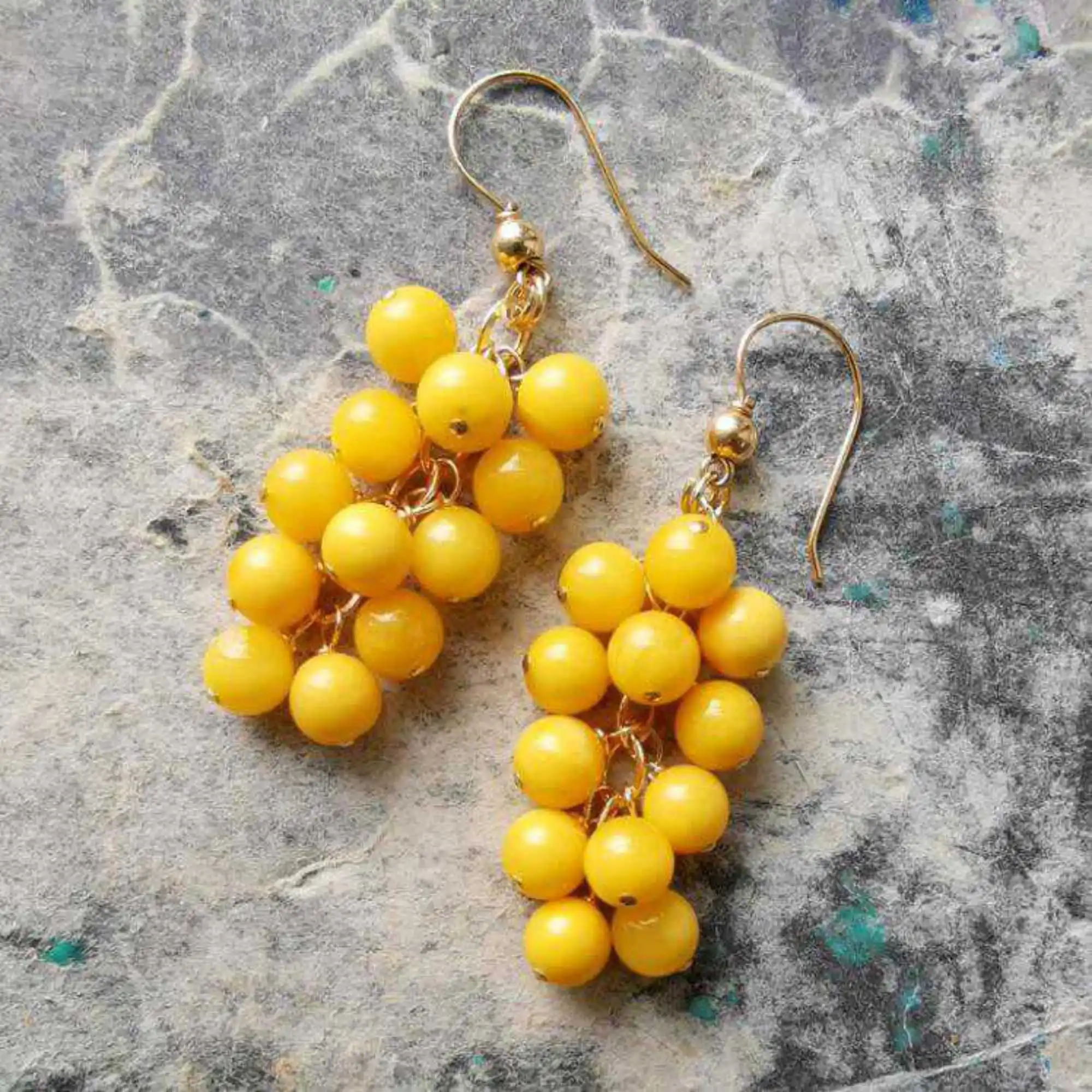 

Natural Amber beeswax golden Cluster Grape Dangle Hook Earrings Jewelry Aquaculture Freshwater Women Lucky New