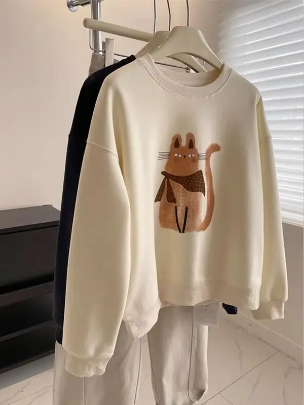 

Retro Japanese Style Fleece Lined round Neck Sweatshirt Women's Loose Casual Top Winter Warm White Enhancing Design