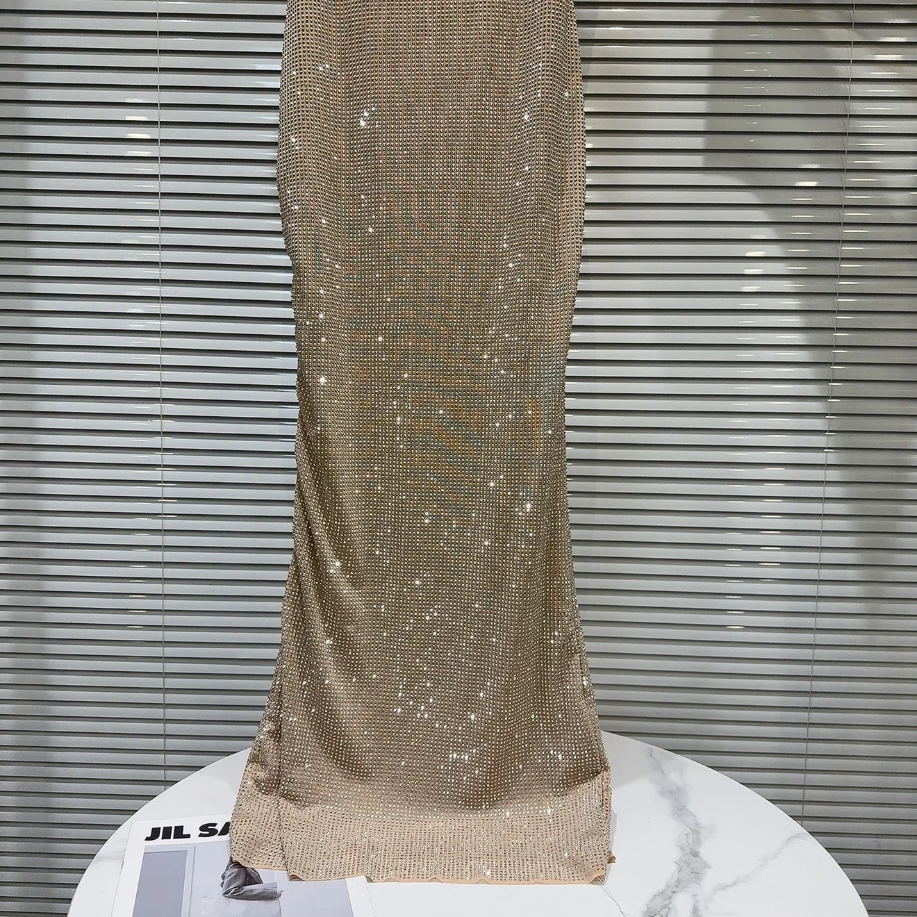 2025 principios de primavera nuevo temperamento alta sociedad industria pesada taladro caliente Halter chaleco hueco vestido ajustado sin mangas para mujeres