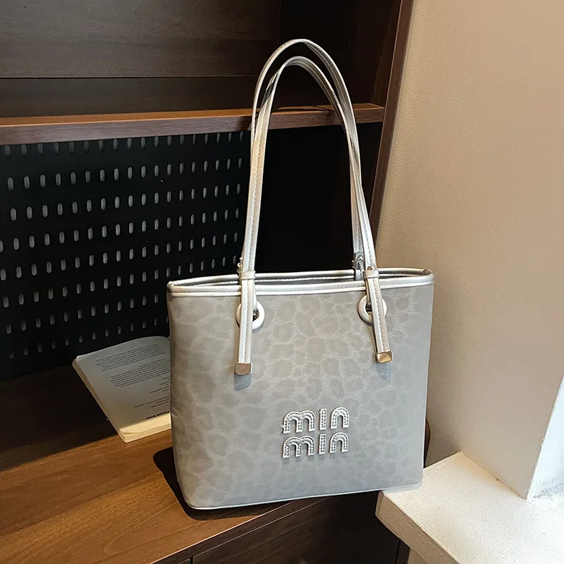 

2025 Leopard Print Shoulder Bag, Fashion Crossbody Purse for Women, Chic Top Handle Tote, Versatile Day-to-Night Bag, Textured