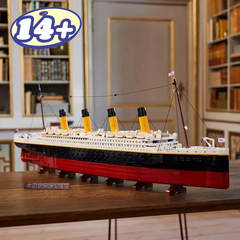 

MINISO New 9090Pcs Movie Large Cruise Boat Ship Model Building Diy Toys Children Boys Gift Compatible with 10294