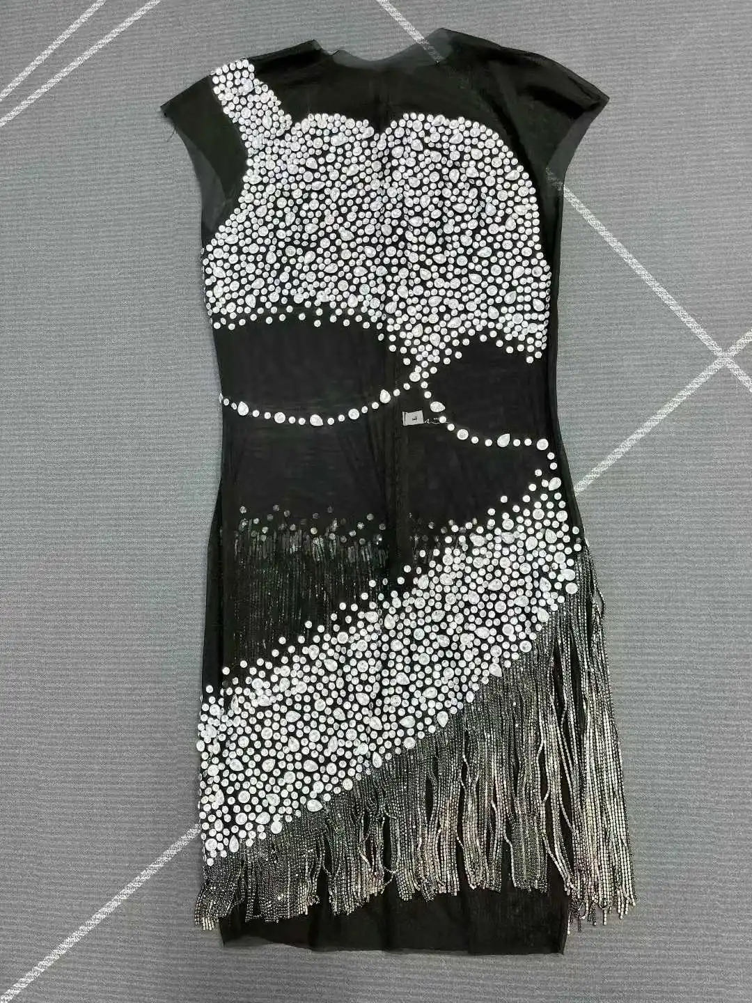 Vestido negro transparente sexi de lujo hecho a mano con cadenas de cristales centelleantes y diamantes de imitación para mujer, vestido de fiesta para espectáculo, vestido de actuación en escenario