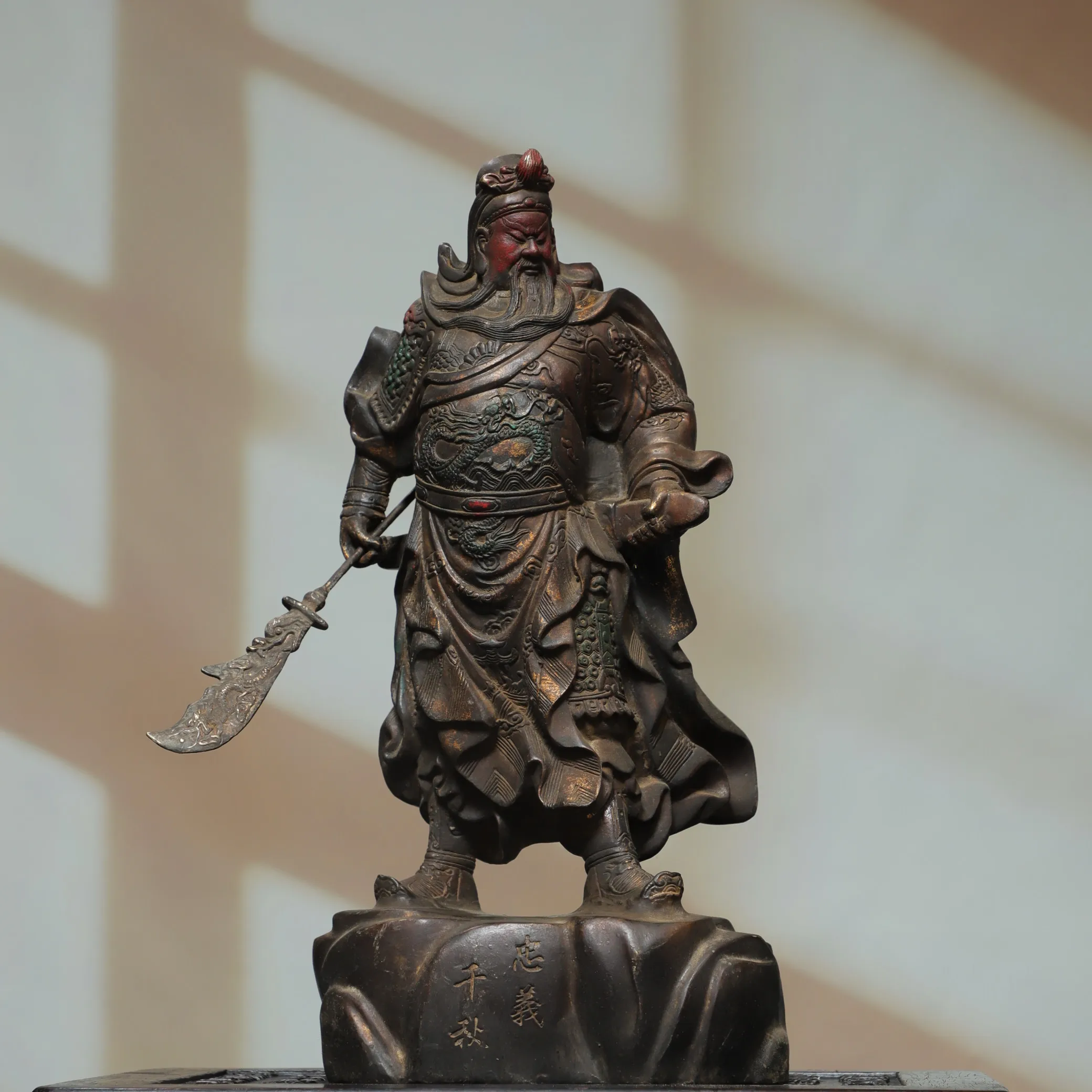 Old Bronze Gilded the Spring and Autumn Annals Lord Guan Guan Yunchang general Standing Buddha Door Gods immortal Worship Hall