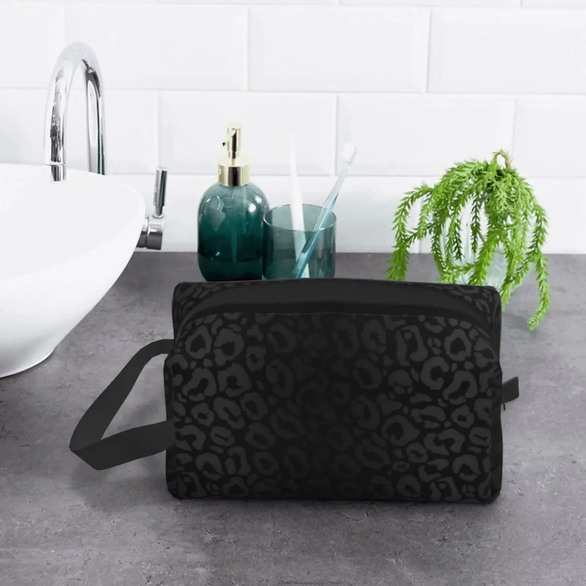 Black Leopard Print, Cheetah Skin Makeup Bag Cosmetic Organizer Storage Dopp Kit Toiletry Cosmetic Bag for Women Beauty Travel