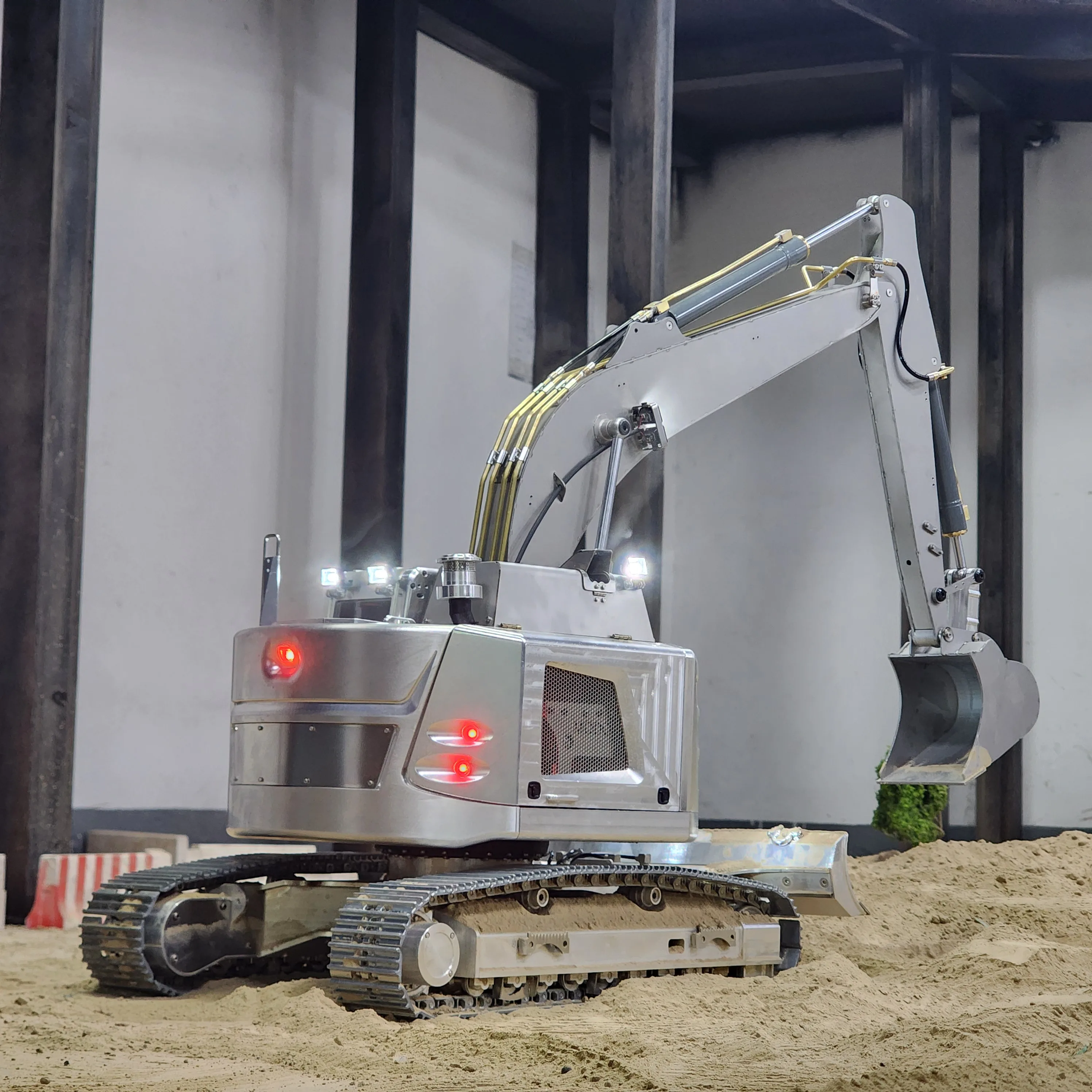 

RTR 926 RC Hydraulic Excavator 1/14 Metal Remote Control Digger with 4-way Reversing Valve Sound Light System Model for Adults