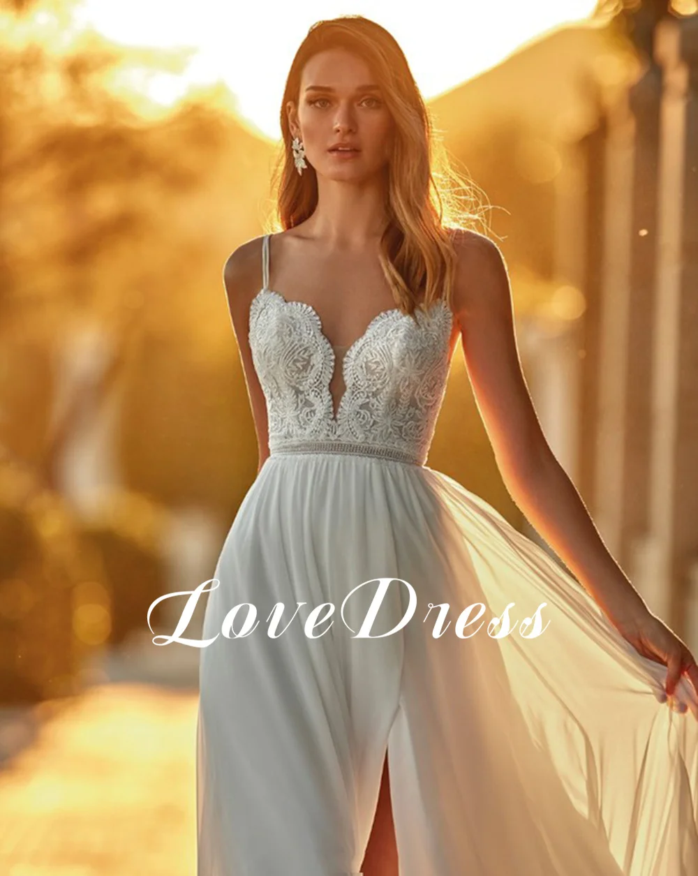 Boho Spaghetti Straps V-Neck Wedding Dress With Side Split Lace Applqiues Beach Chiffon Bride Gown Backless Criss-Cross A-Line