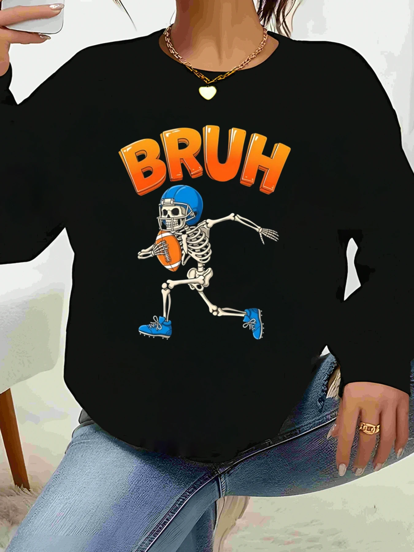 سترة كاجوال بأكمام طويلة مطبوعة للهالوين من Skeleton Football Player Bruh للنساء #1