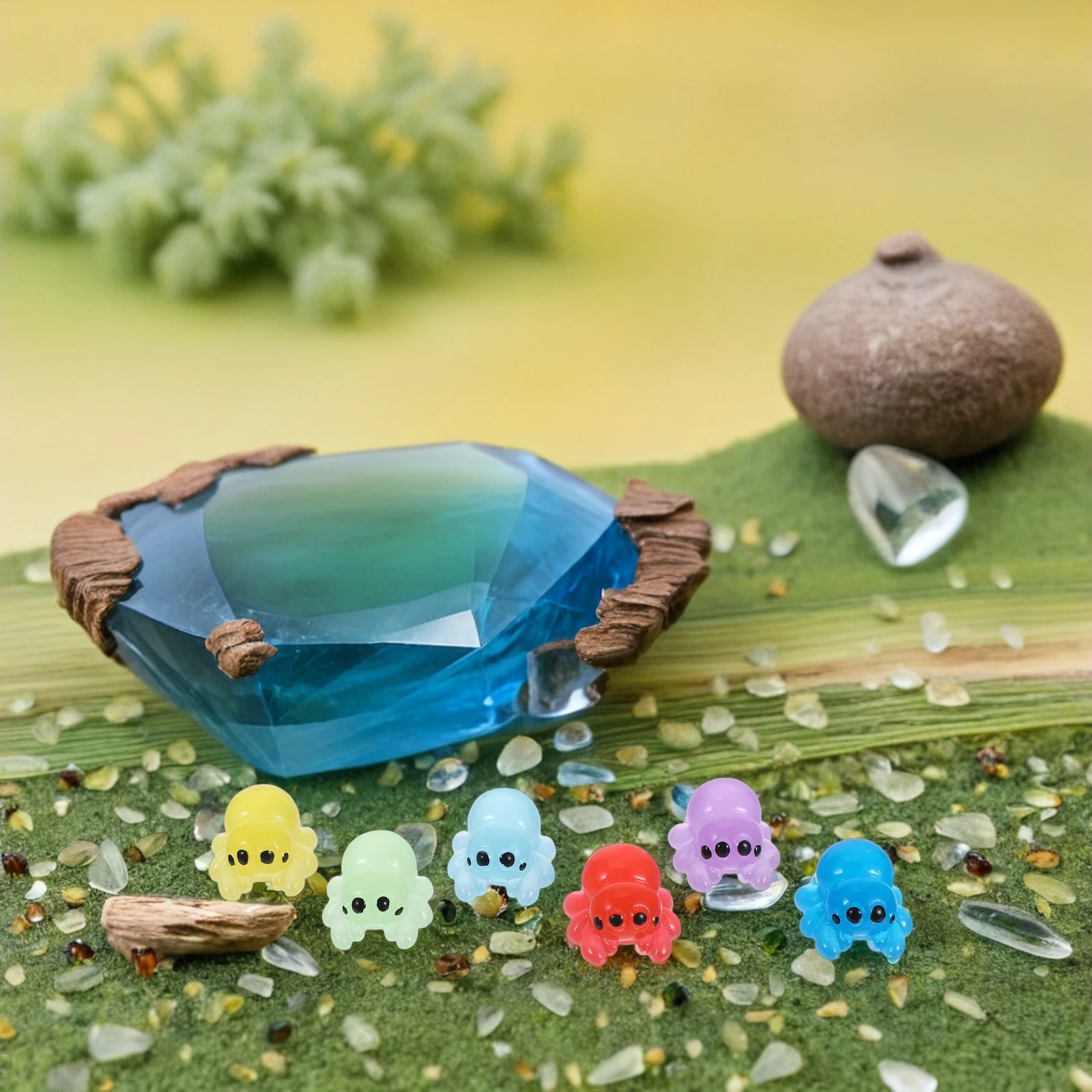 

12 Pcs Halloween Small Spider in Micro Landscape Resin Glow-in-the-dark Decorative Accessories