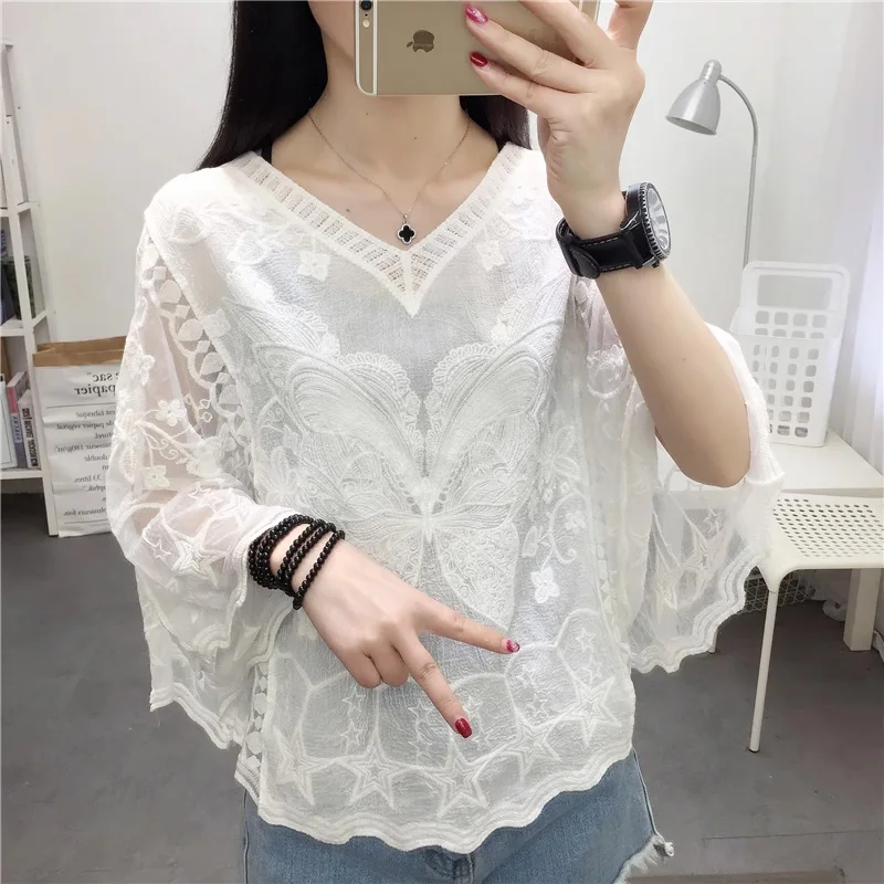 Lente Zomer Mode Witte V-hals Baty Mouw vrouwen Blouse Casual Losse Trui Zoete Geborduurde Kant Dame Tops Nieuwe MS16