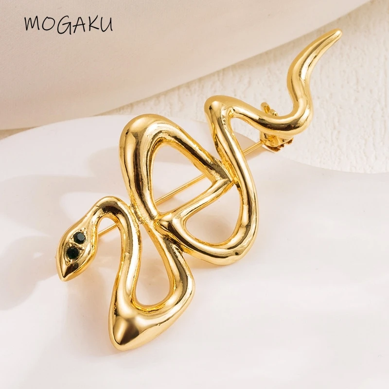 

MOGAKU Green Crystal Eyes Snake Brooches Men Gold Color Punk Suit Coat Lapel Pins Women Animal Brooch Fashion Accessories Gifts