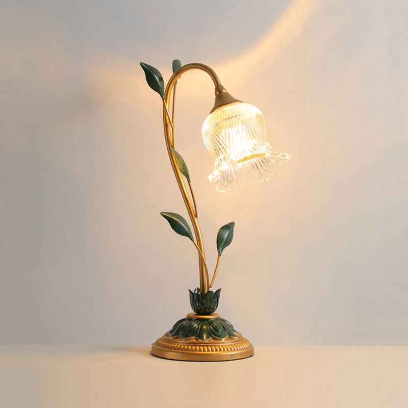 europeu verde vintage led lampada de mesa decorativa luzes de flores francesas villa e hotel ouro e bronze cama de camara e sala de estar luzes de mesa 01