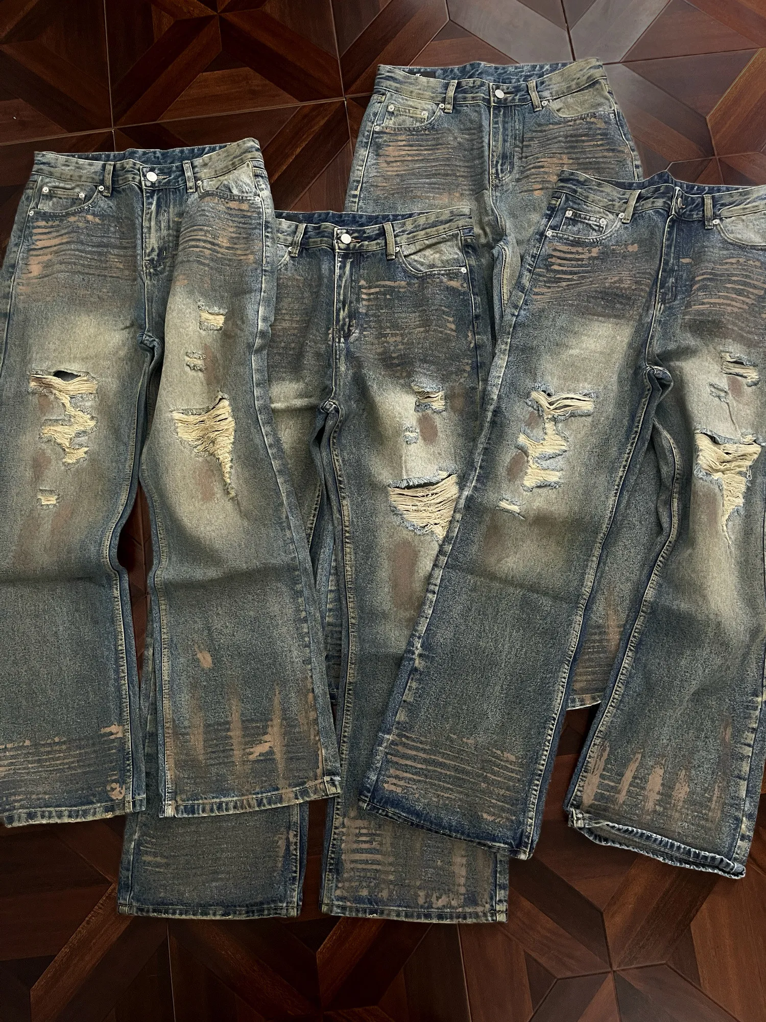 Retro American High Street Style Dirtied Jeans 517 Straight Leg Micro Flared Hole Denim Pants for Men And Women
