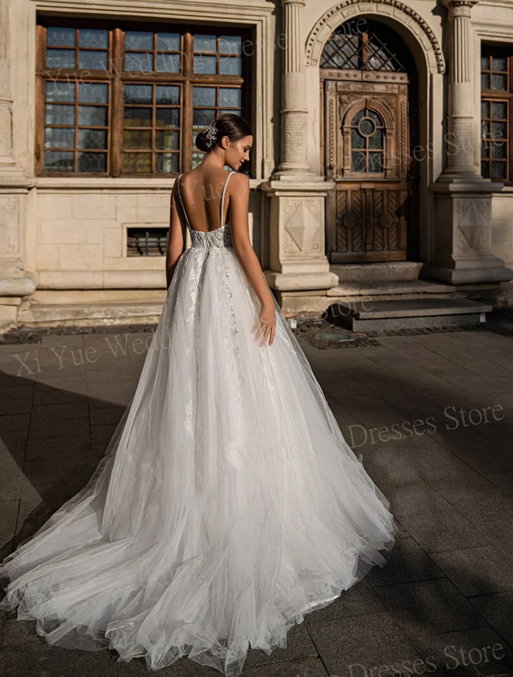 Hermoso exquisito vestido de novia de línea a sin mangas con Apliques de encaje, nuevo escote Corazón, tirantes finos, tul