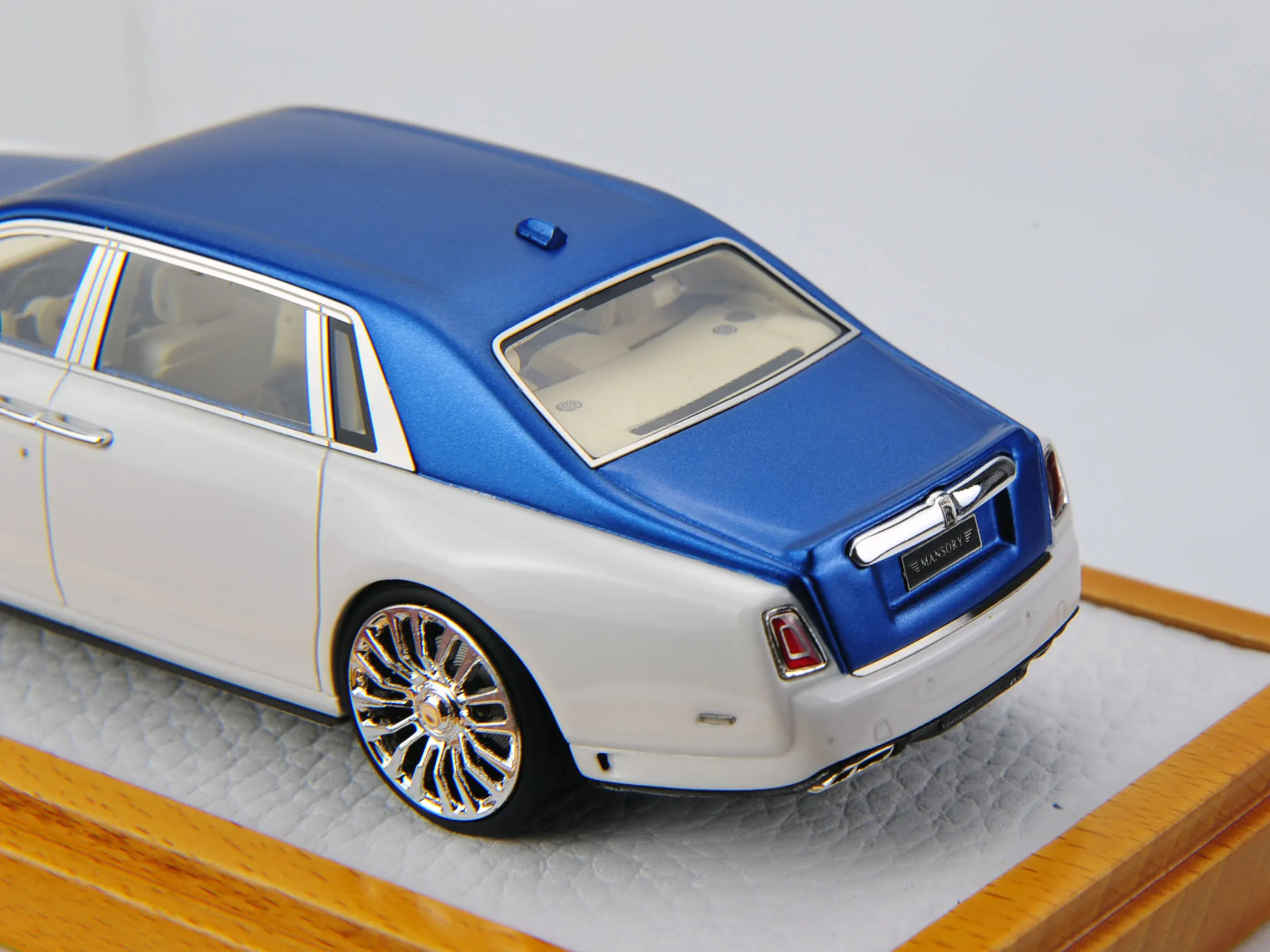 XEROX 1:43 For Mansory Phantom VIII Limited to 30 Sets Simulation Resin Static Car Model Toy Gift