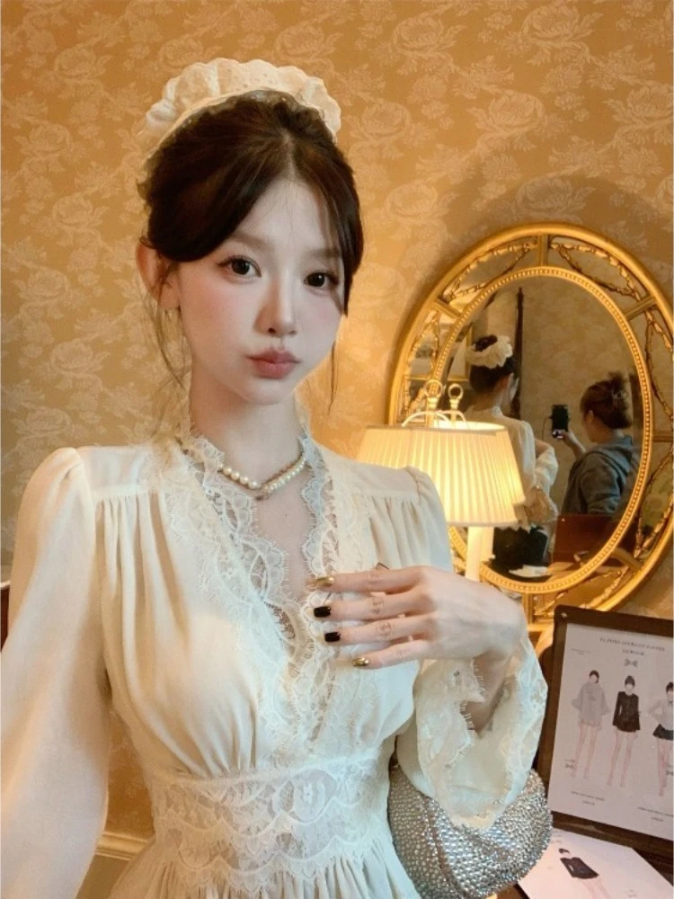 

Gentle Sweet V-neck Lace Patchwork Shirt Women Slim Waist Fashion Blusas De Mujer 2025 Early Autumn New Casual Blouses