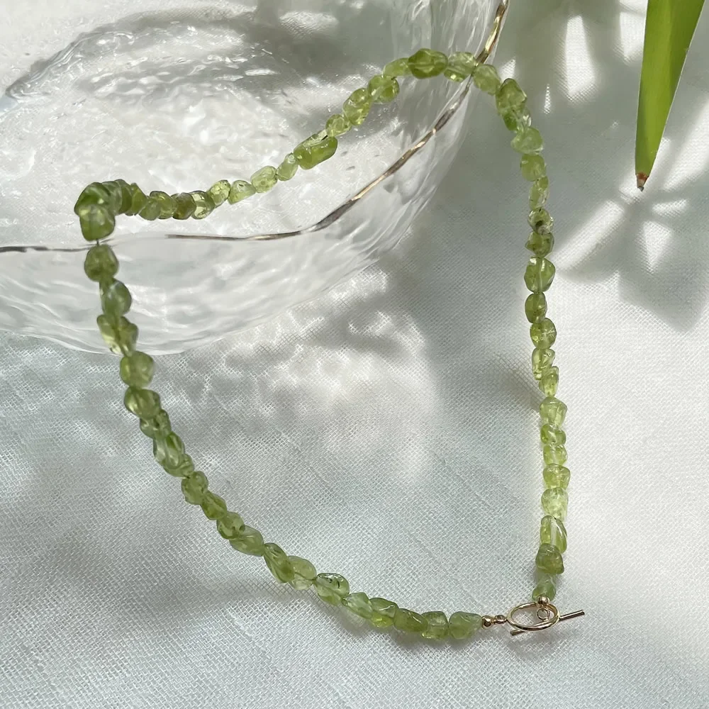 Collar de piedra de cristal Natural de grava Irregular para mujer, gargantilla de cuarzo Rock Peridots, Collar de cristal verde, Collar corto