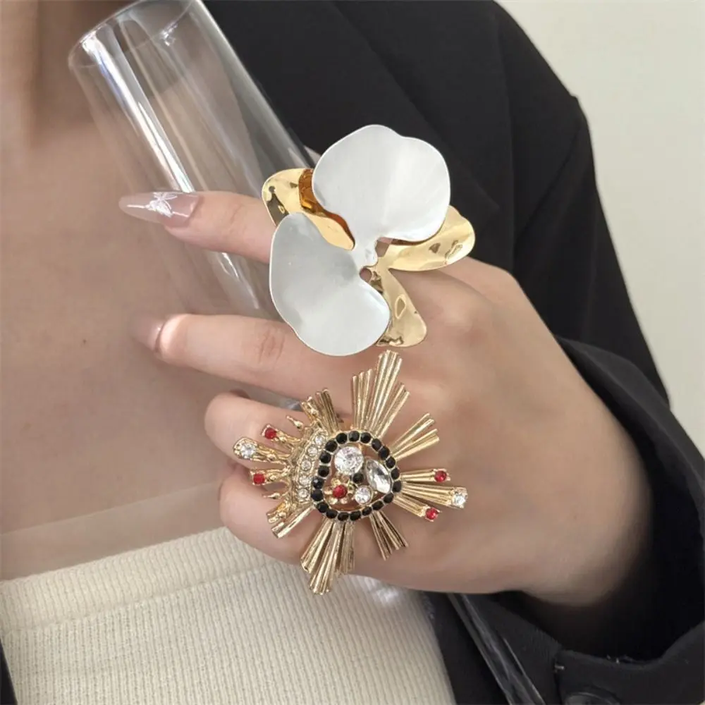 الحلو بالتنقيط النفط زهرة خاتم فراشة السحلية الأبيض القزحية زهرة المينا البنصر Ins نمط العصرية الفرنسية غير النظامية خاتم