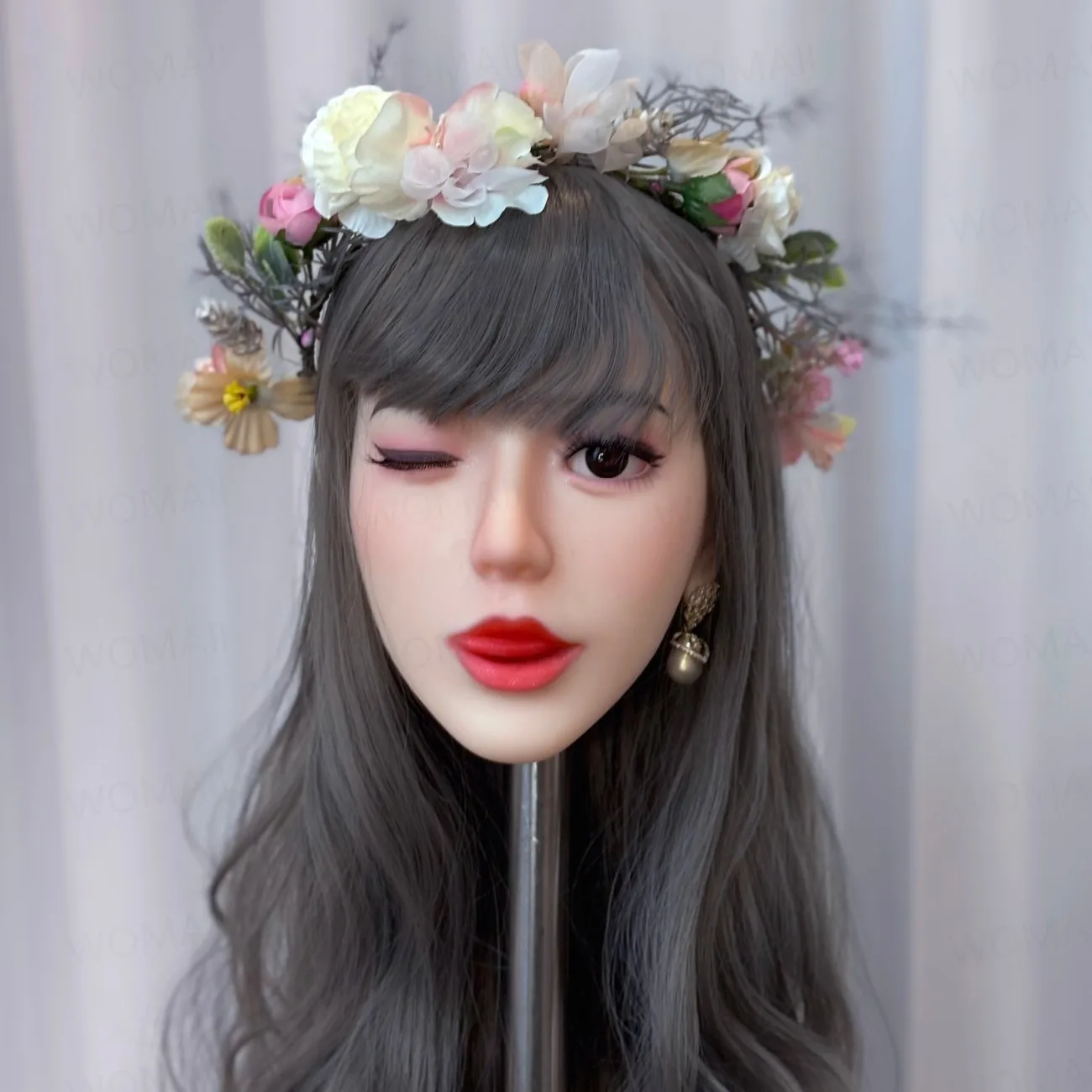 Exquisita cabeza de modelo de maquillaje, se puede quitar con desmaquillante, interfaz de tornillo M16, viene con la misma peluca y pupila, usted recibirá 1 cabeza, 1 pelo, un par de ojos. Ideal para fotografía, presen