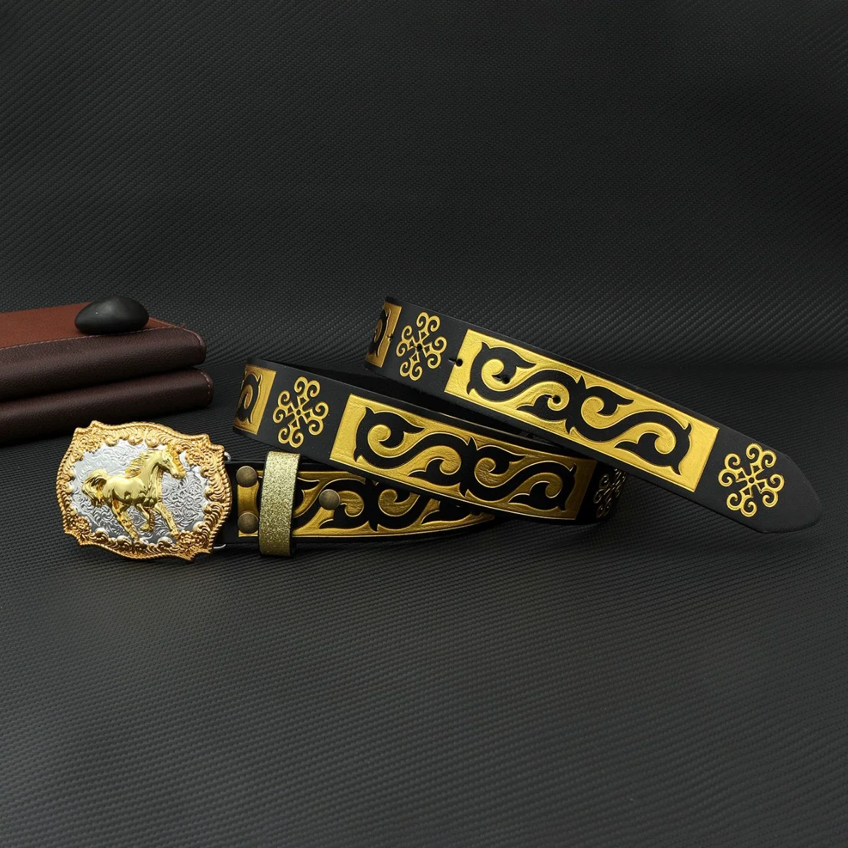 1 piece of street style trendy men's belt, horse shaped buckle, youth belt, retro printed gold flower personalized versatile jea