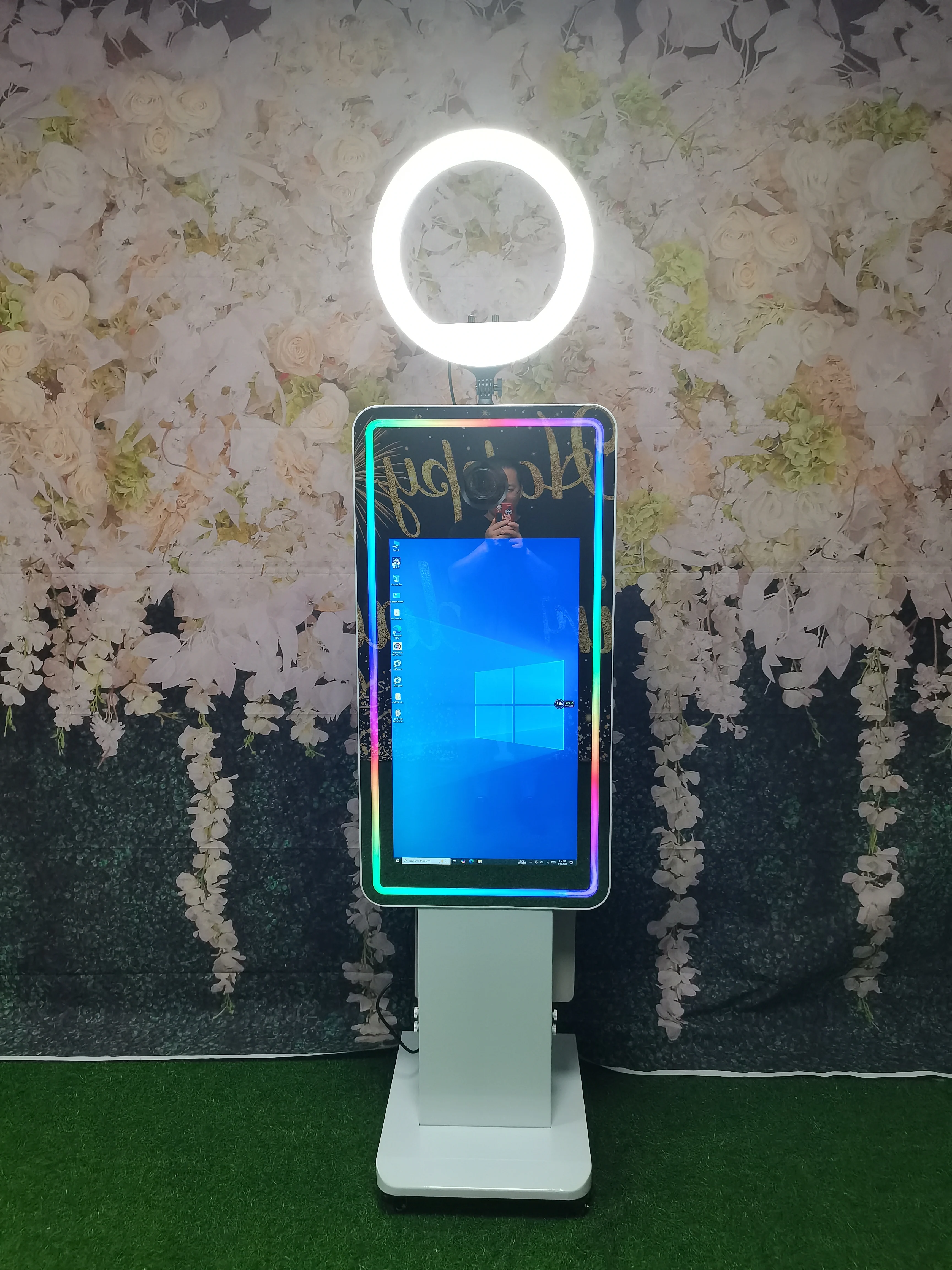 Latest Trend Camera Adjustable Commercial Rental Party DSLR Camera Selfie LCD Touch Screen Mirror Photo Booth