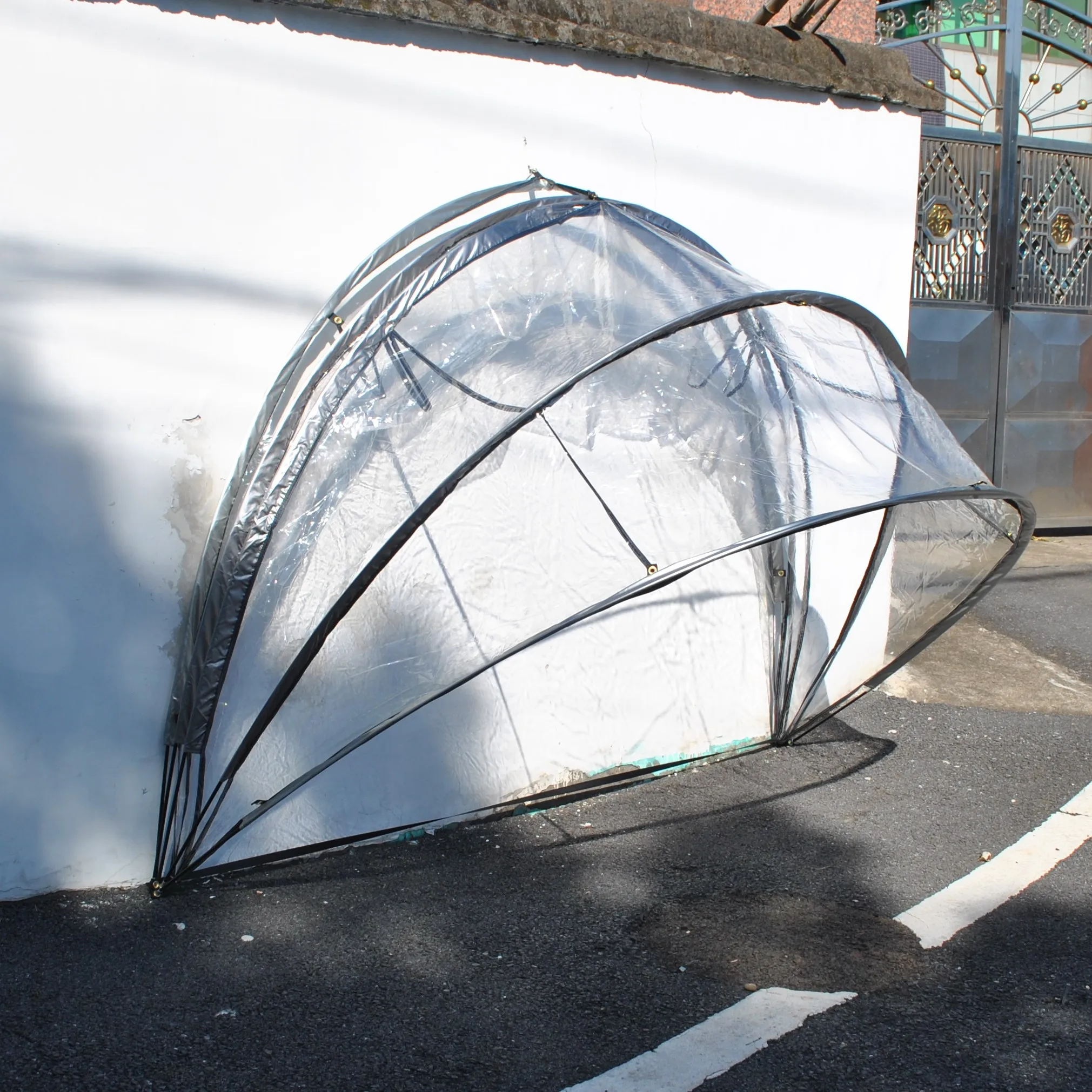 

Parking and hanging bicycles and electric bikes in the corner of Yangguan House courtyard, PVC semi screw shell, waterproof