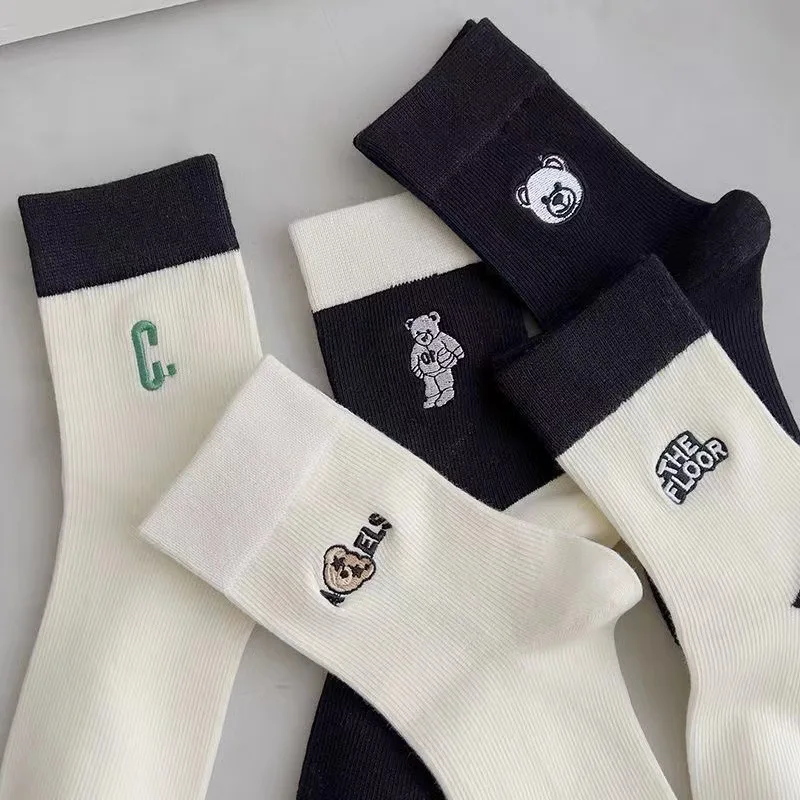 5 Pairs Of Women's Socks Set Spring And Autumn Black And White Pure Cotton Women's Socks Cute Cartoon Bear Pattern Casual Socks